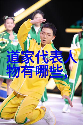 温馨相遇-女生迈开腿让男生吃草莓一段暖心的夏日故事