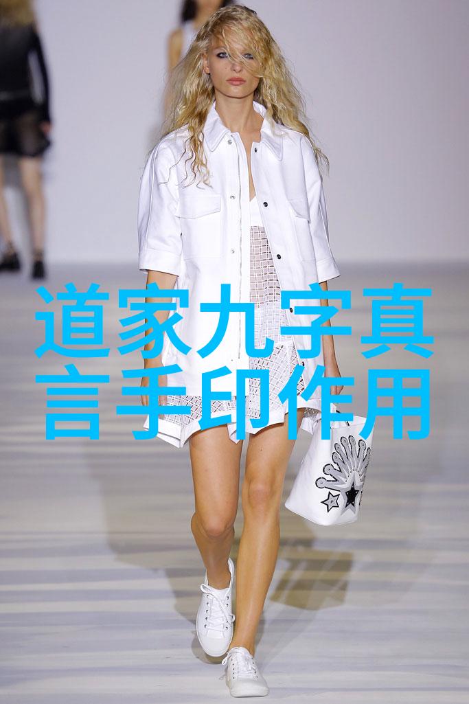 中国四百多个民族的衣冠哪一件不是艺术品