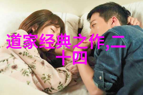 四爷很忙老人家手里堆着一摞摞的文件眼神中透露出一丝疲惫