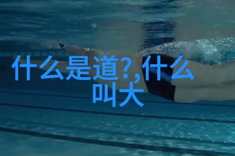 快递员带冰棒去取快递夏日便利的快递服务