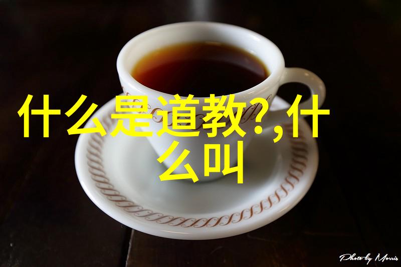 苗族服饰穿戴着丰富的文化内涵就像一位历史悠久的女士每一次舞动都传递着少数民族的风俗和节日